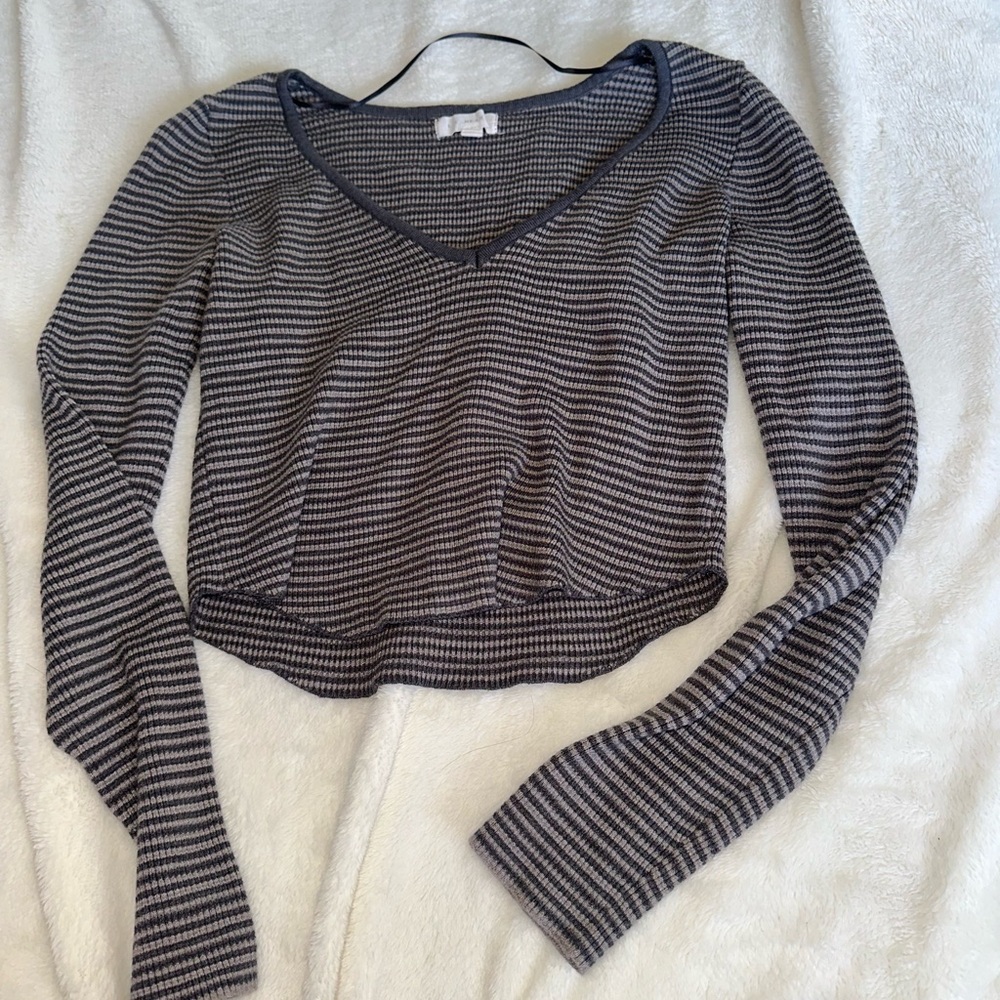 Striped V-neck cropped sweater